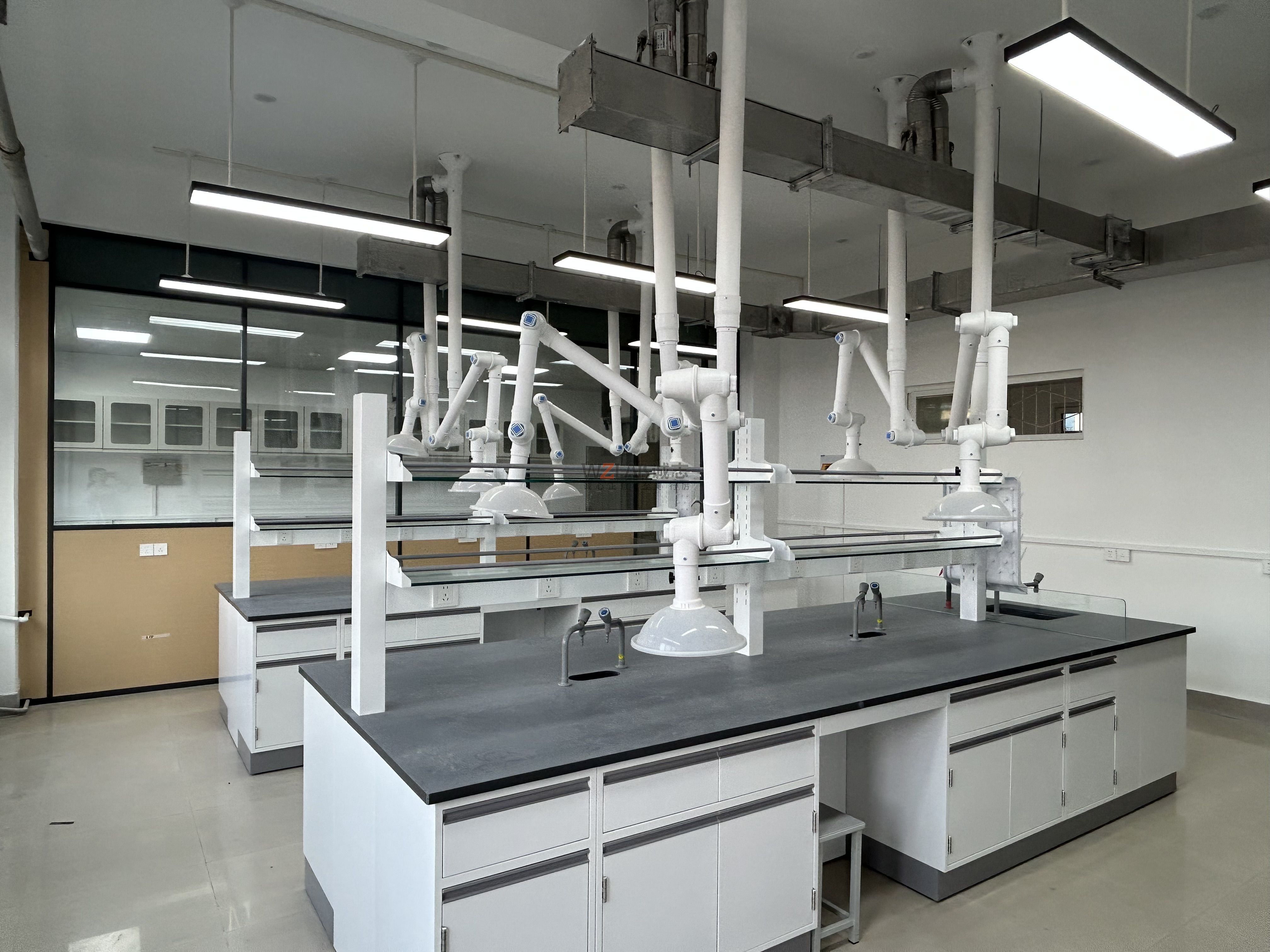 探索理化實驗室規劃與布局