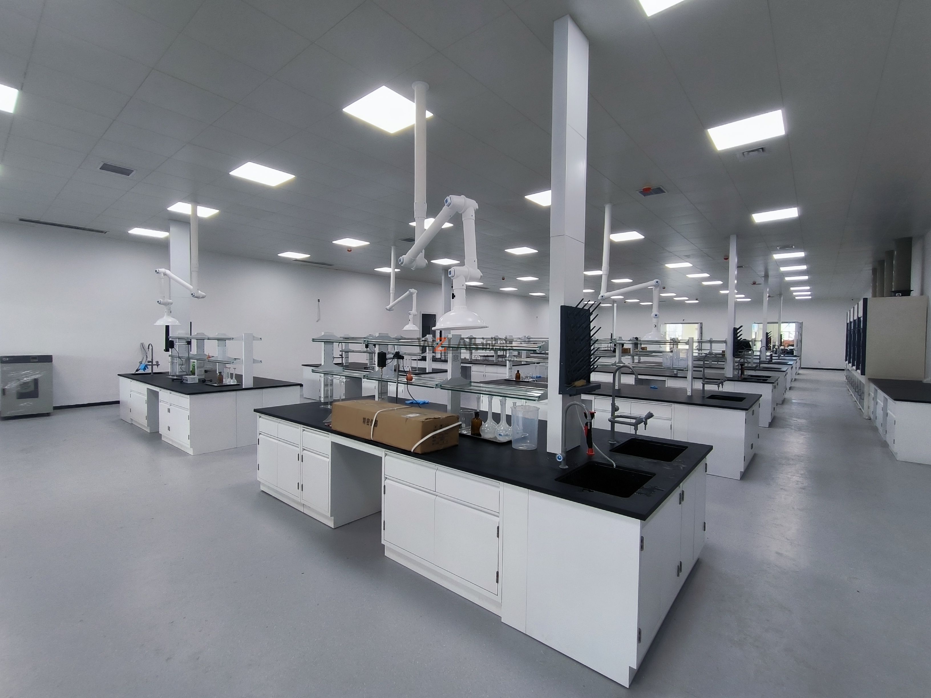 選購實驗臺要考慮哪些因素(圖1) MVIMG_20230725_160656.jpg